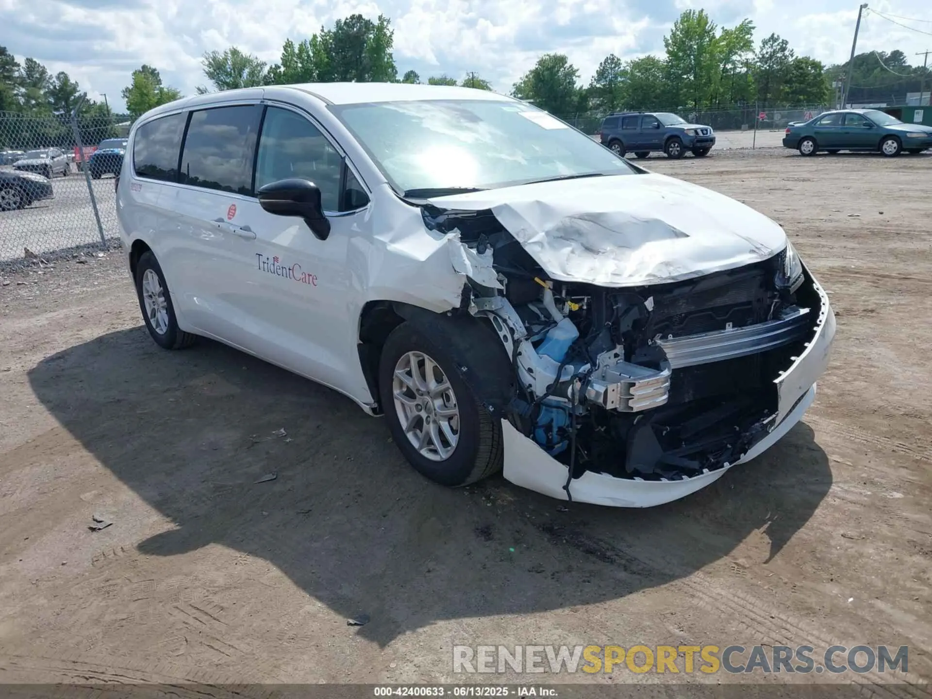 1 Photograph of a damaged car 2C4RC1CGXRR192169 CHRYSLER VOYAGER 2024