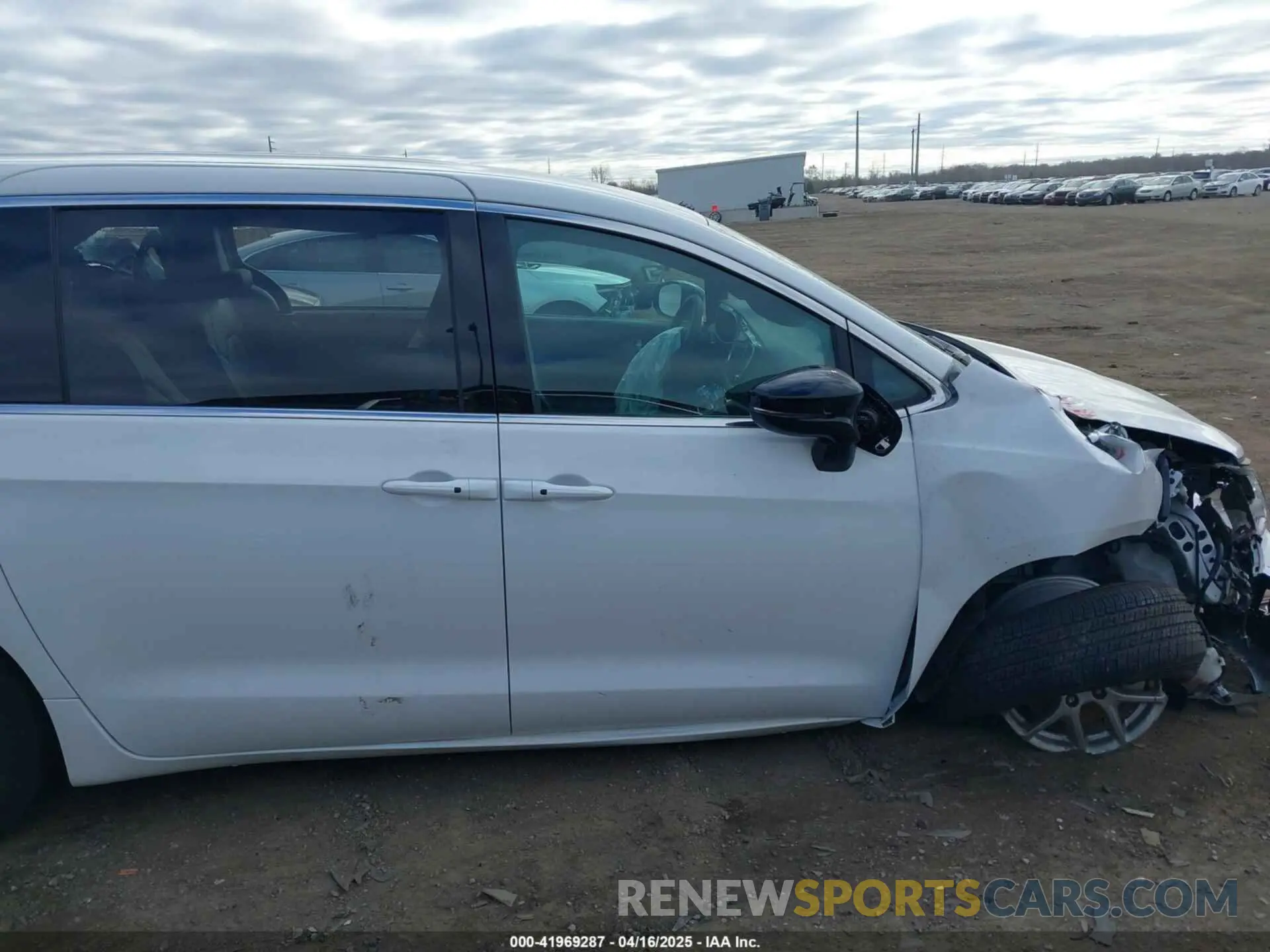 12 Photograph of a damaged car 2C4RC1CG5SR537954 CHRYSLER VOYAGER 2025