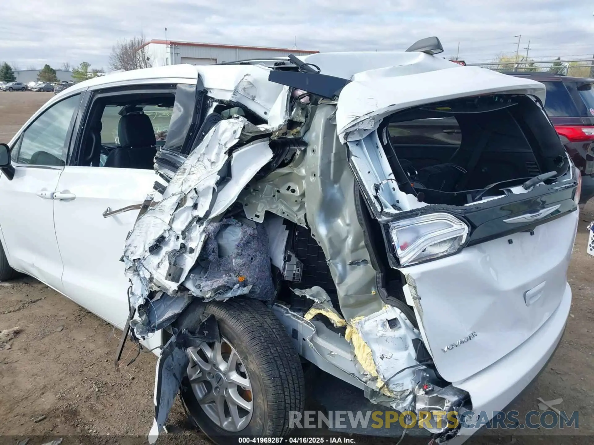 6 Photograph of a damaged car 2C4RC1CG5SR537954 CHRYSLER VOYAGER 2025