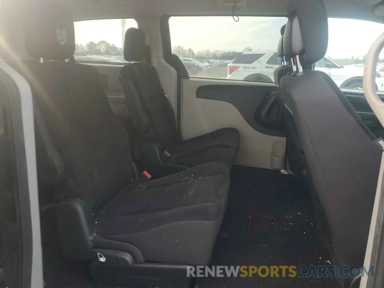 11 Photograph of a damaged car 2C4RDGBG0KR502353 DODGE CARAVAN 2019