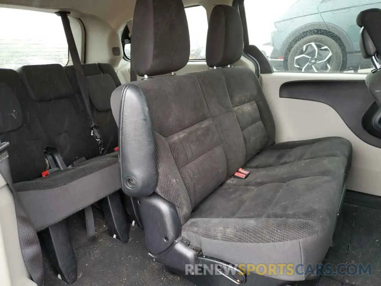 11 Photograph of a damaged car 2C4RDGBG0KR547535 DODGE CARAVAN 2019