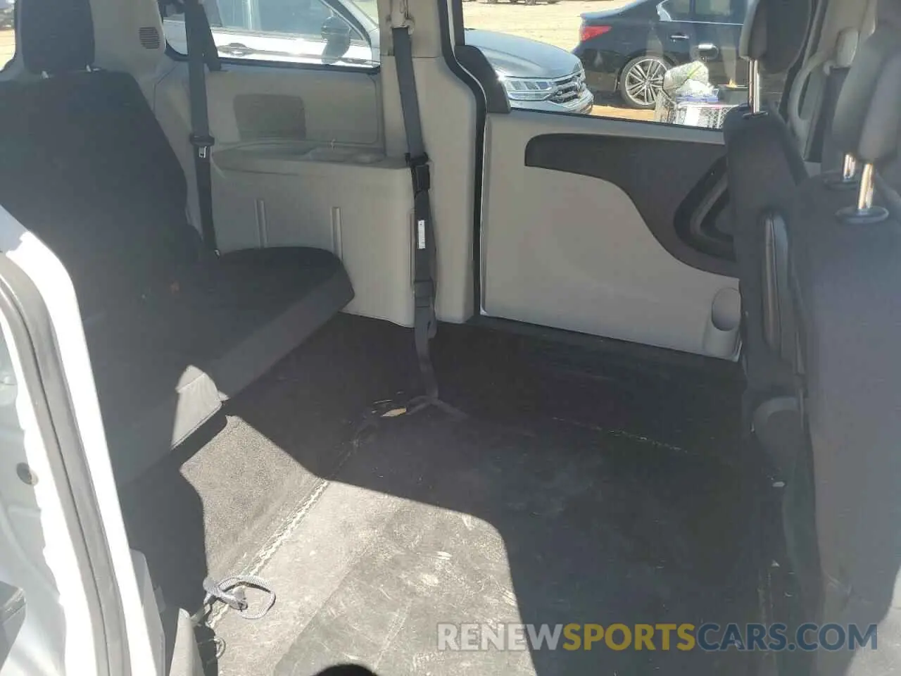 12 Photograph of a damaged car 2C4RDGBG0KR596332 DODGE CARAVAN 2019