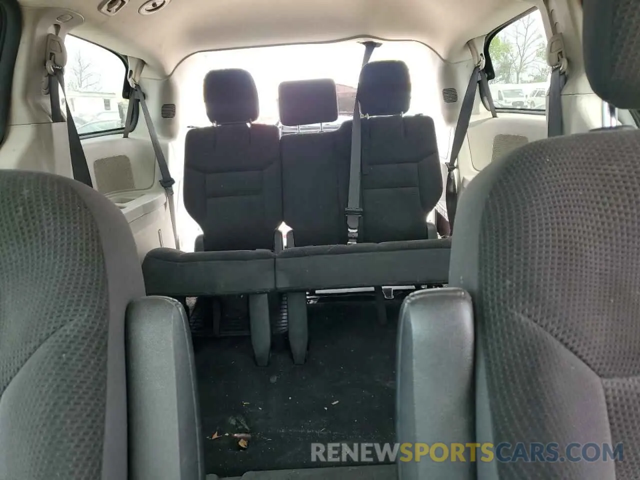 10 Photograph of a damaged car 2C4RDGBG0KR608561 DODGE CARAVAN 2019