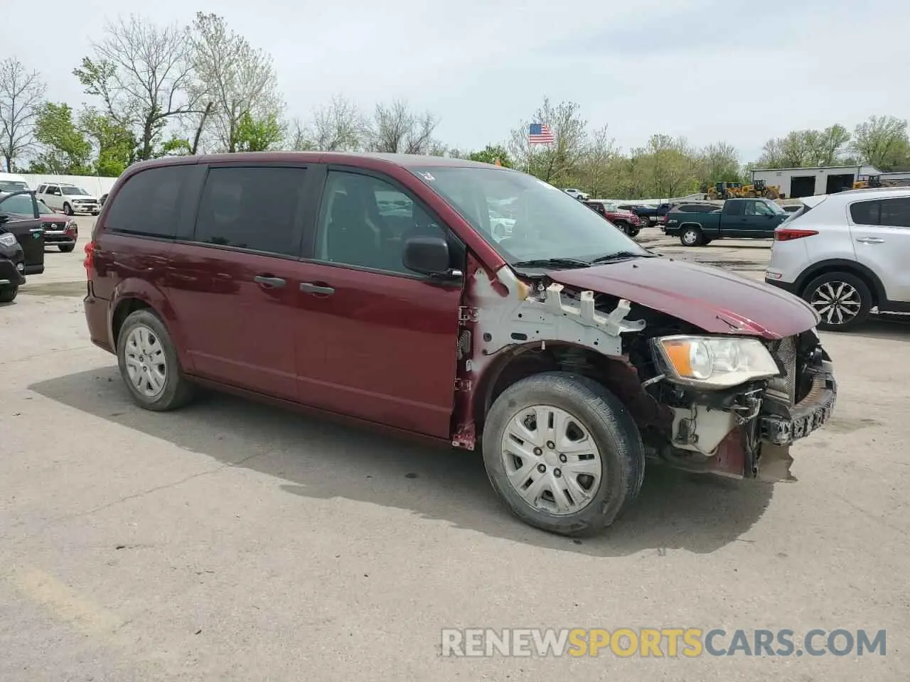 4 Photograph of a damaged car 2C4RDGBG0KR608561 DODGE CARAVAN 2019