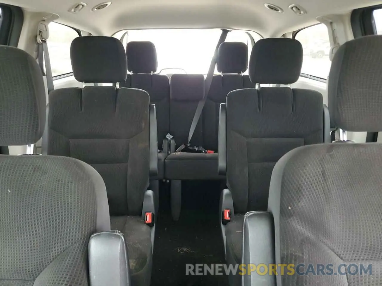 10 Photograph of a damaged car 2C4RDGBG0KR698648 DODGE CARAVAN 2019