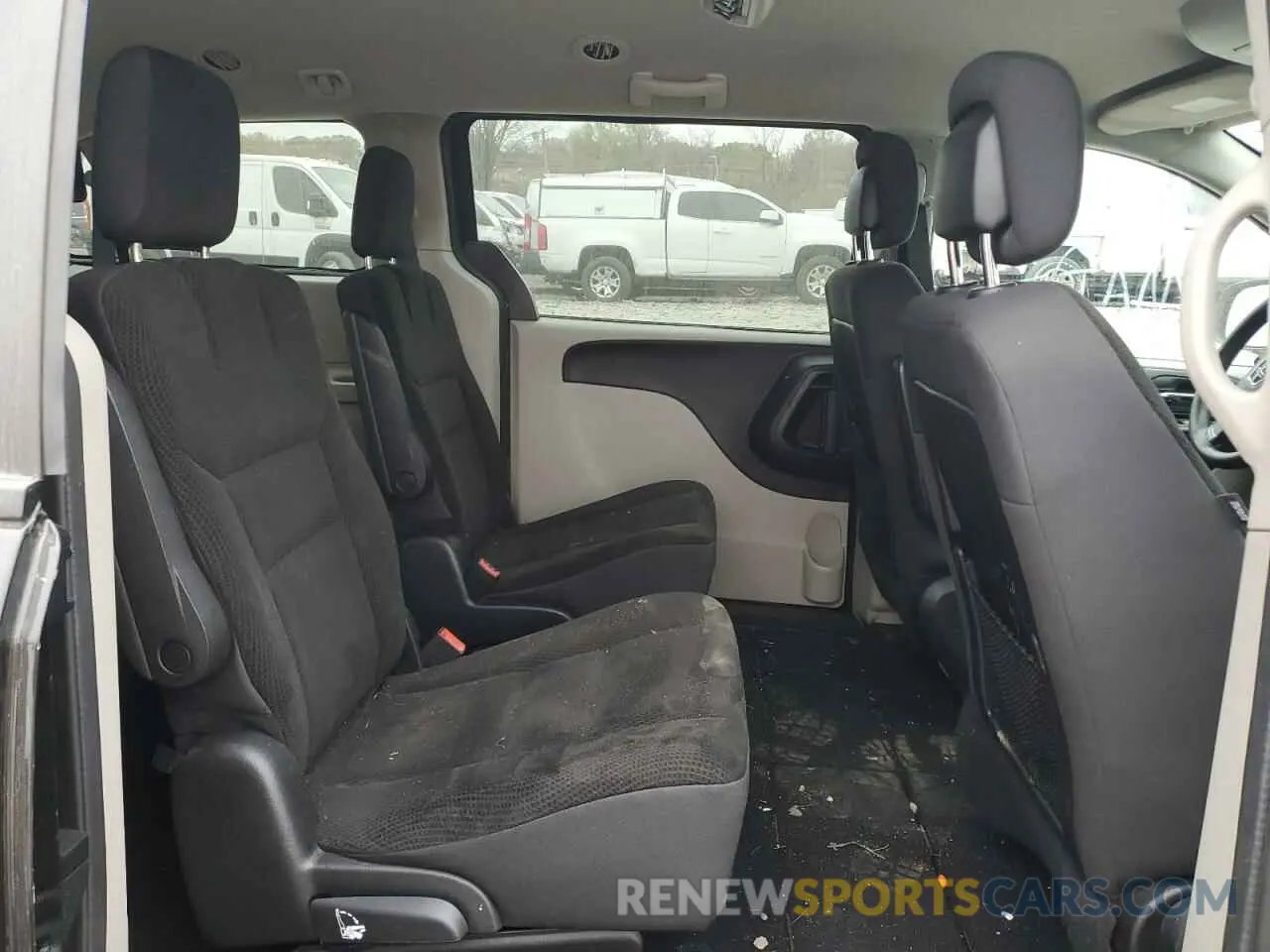 11 Photograph of a damaged car 2C4RDGBG0KR698648 DODGE CARAVAN 2019