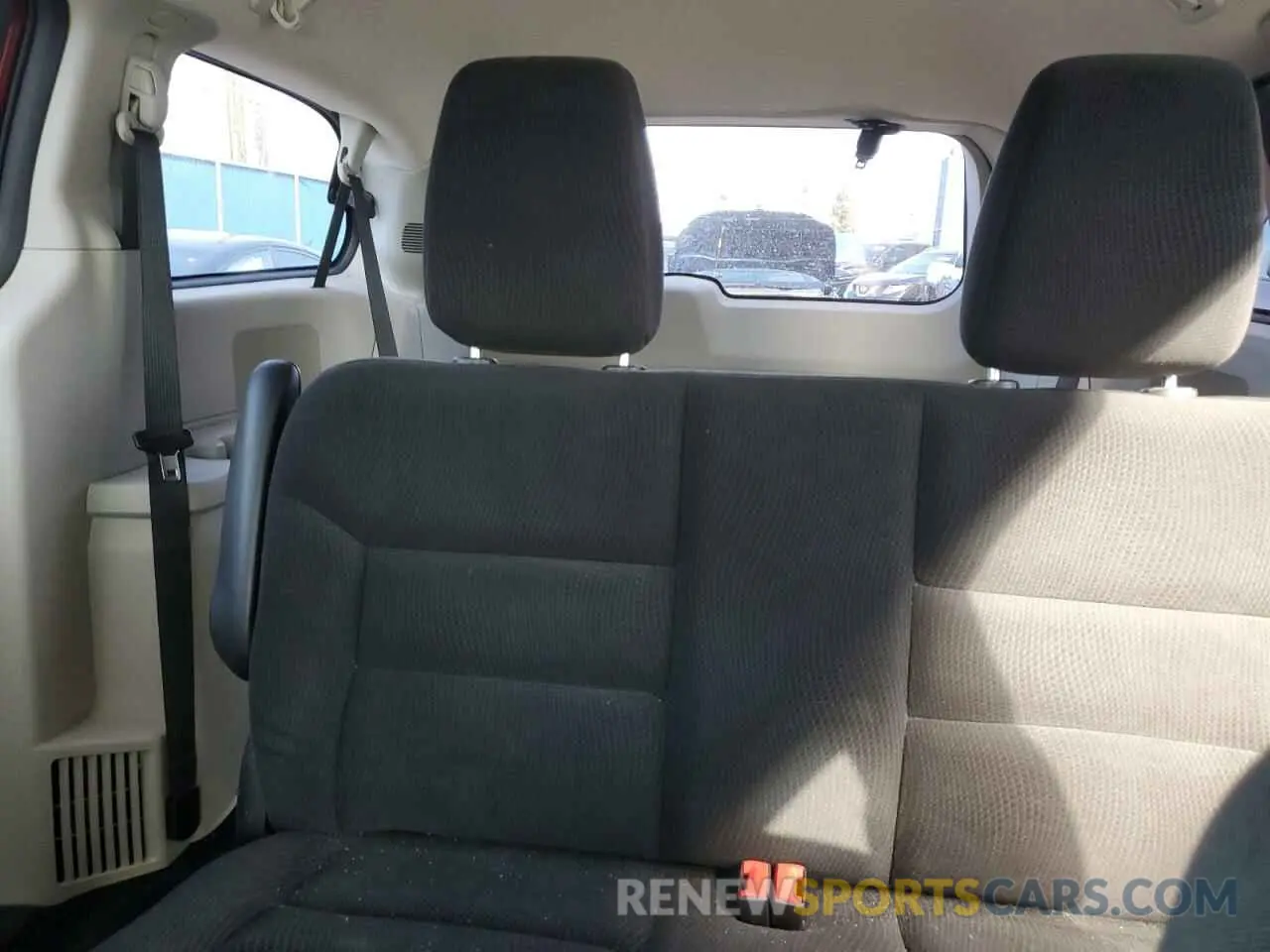 10 Photograph of a damaged car 2C4RDGBG0KR757049 DODGE CARAVAN 2019