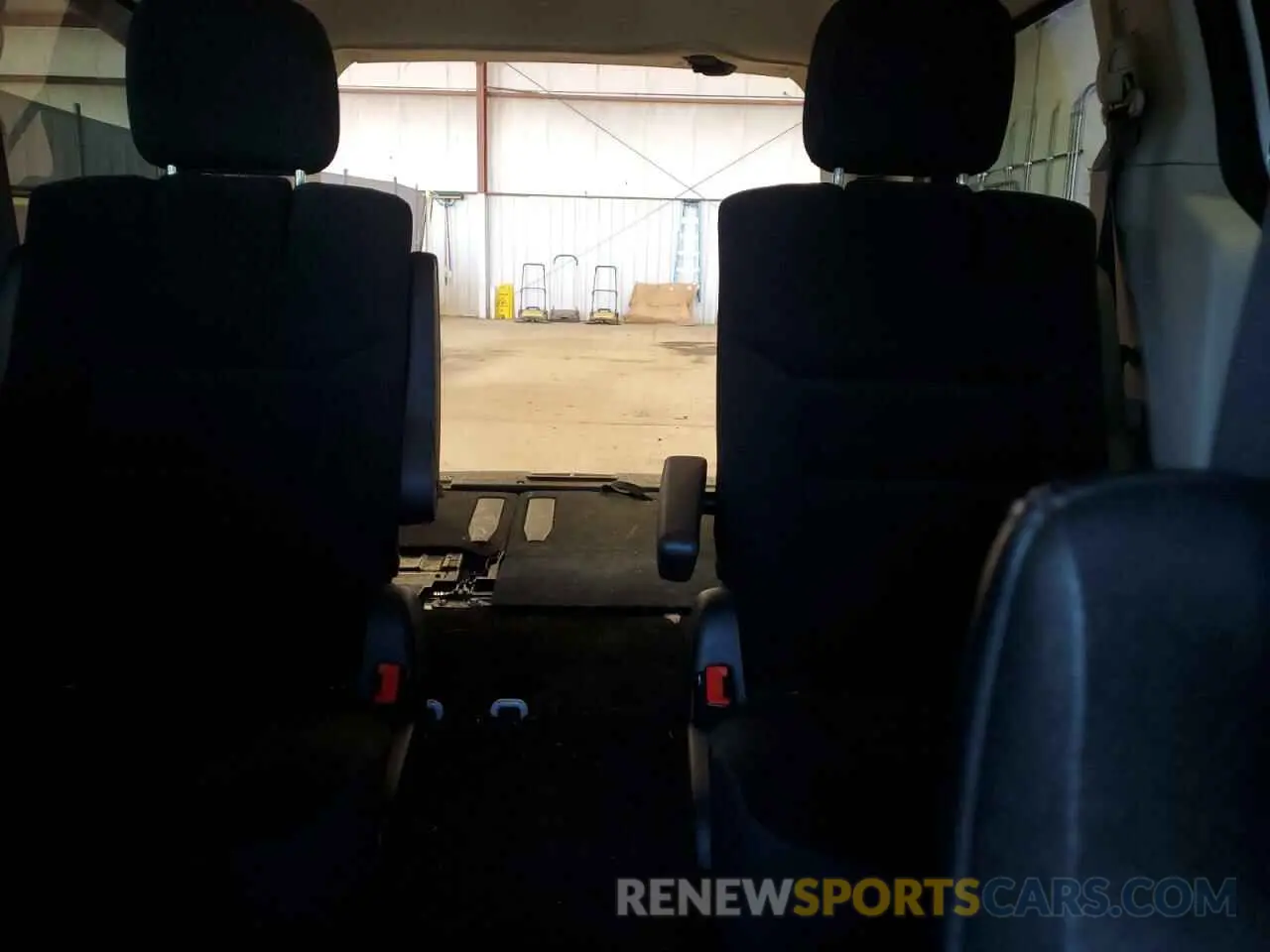 10 Photograph of a damaged car 2C4RDGBG0KR765930 DODGE CARAVAN 2019