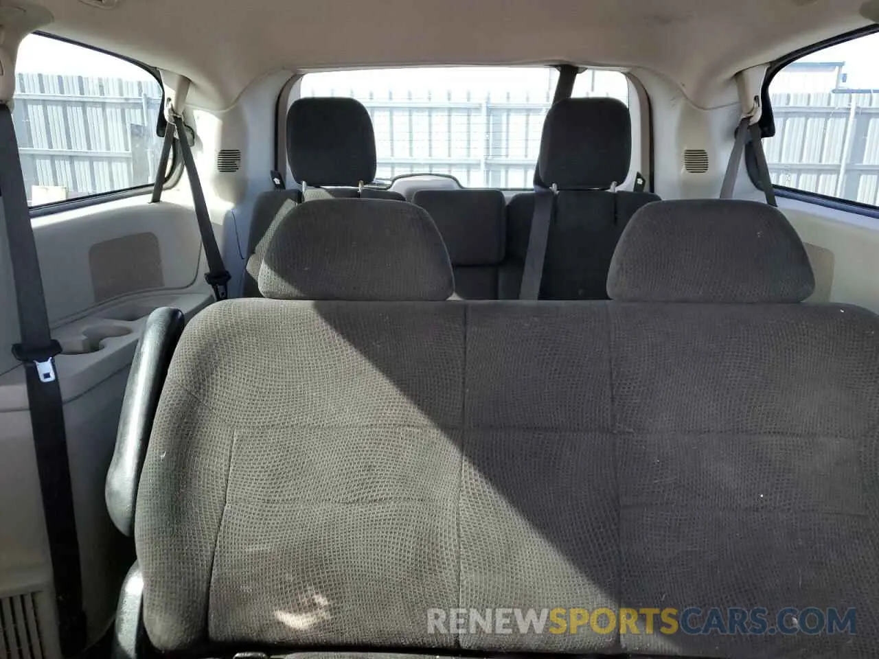 10 Photograph of a damaged car 2C4RDGBG0KR780363 DODGE CARAVAN 2019