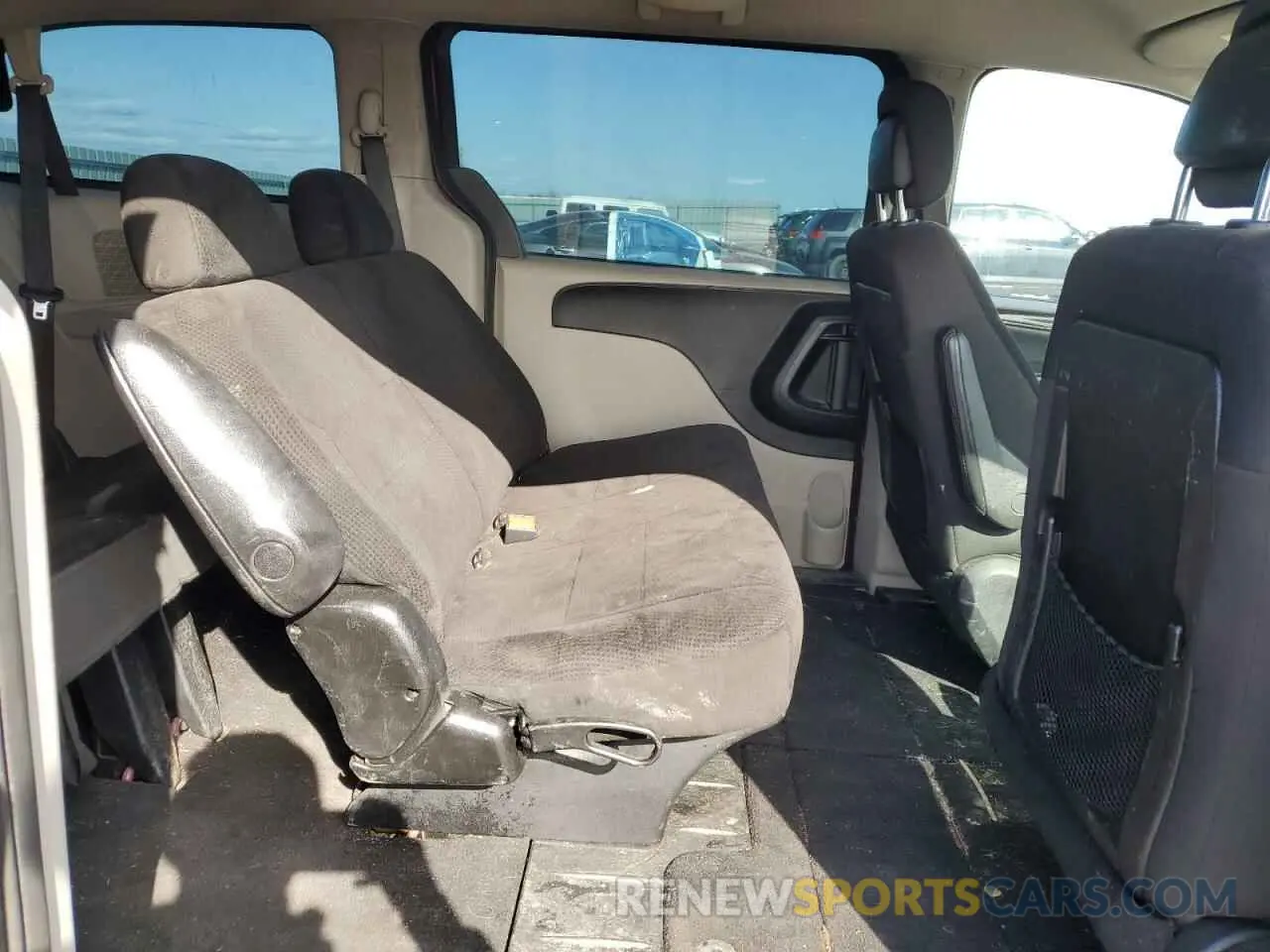 11 Photograph of a damaged car 2C4RDGBG0KR780363 DODGE CARAVAN 2019