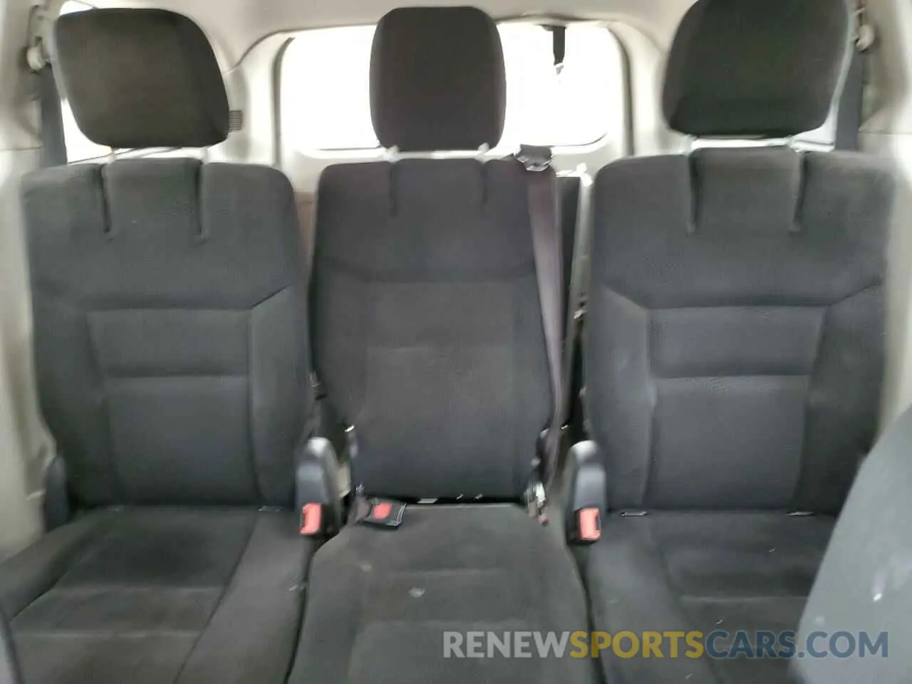 10 Photograph of a damaged car 2C4RDGBG1KR547608 DODGE CARAVAN 2019