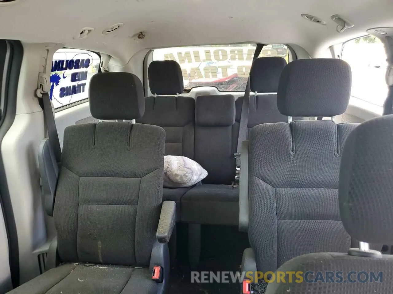 10 Photograph of a damaged car 2C4RDGBG1KR585873 DODGE CARAVAN 2019