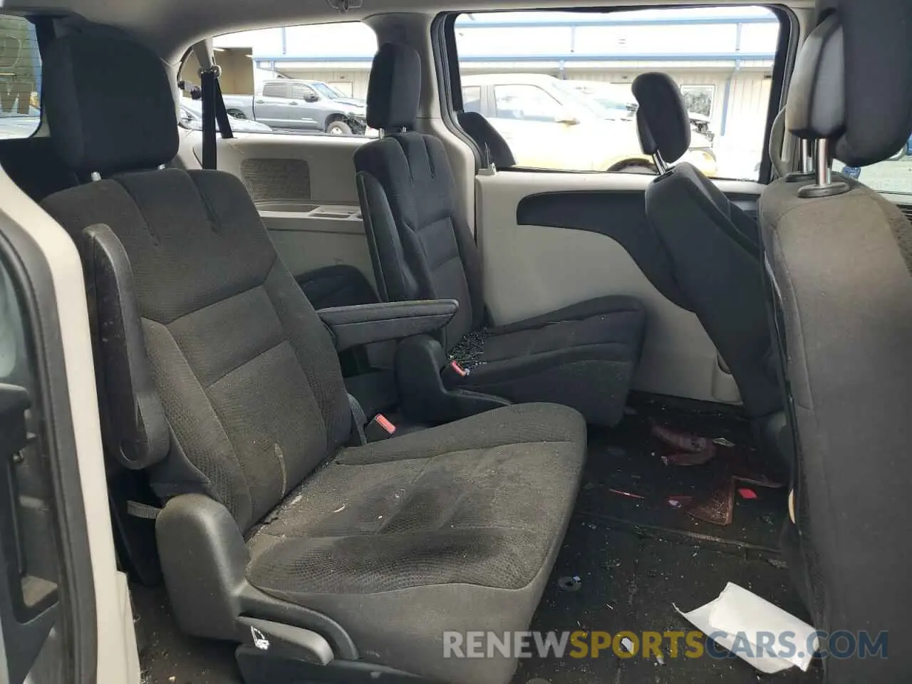 11 Photograph of a damaged car 2C4RDGBG1KR585873 DODGE CARAVAN 2019