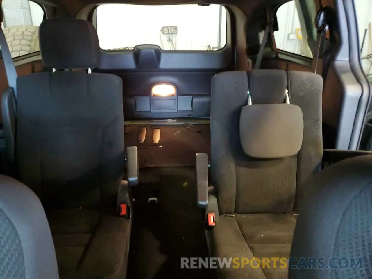 10 Photograph of a damaged car 2C4RDGBG1KR783563 DODGE CARAVAN 2019