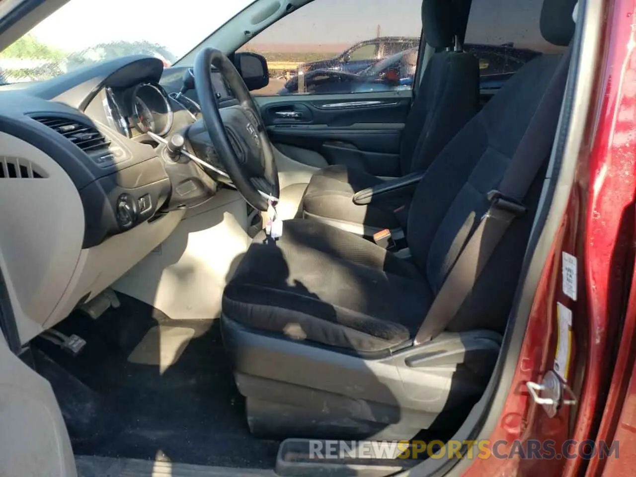 7 Photograph of a damaged car 2C4RDGBG1KR794093 DODGE CARAVAN 2019