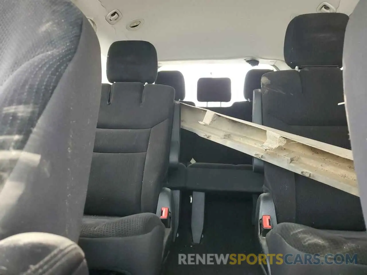 10 Photograph of a damaged car 2C4RDGBG2KR500832 DODGE CARAVAN 2019