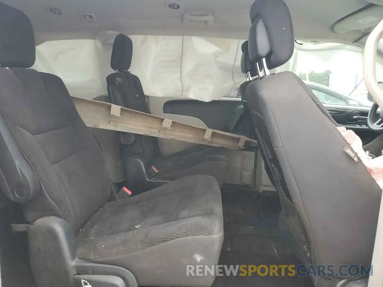 11 Photograph of a damaged car 2C4RDGBG2KR500832 DODGE CARAVAN 2019
