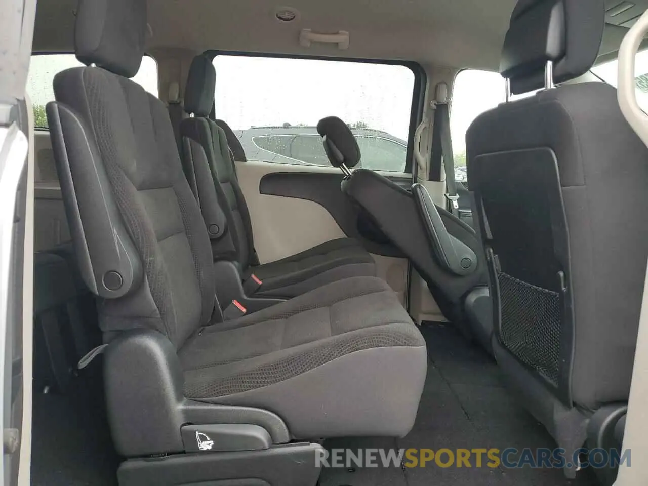 11 Photograph of a damaged car 2C4RDGBG2KR586532 DODGE CARAVAN 2019