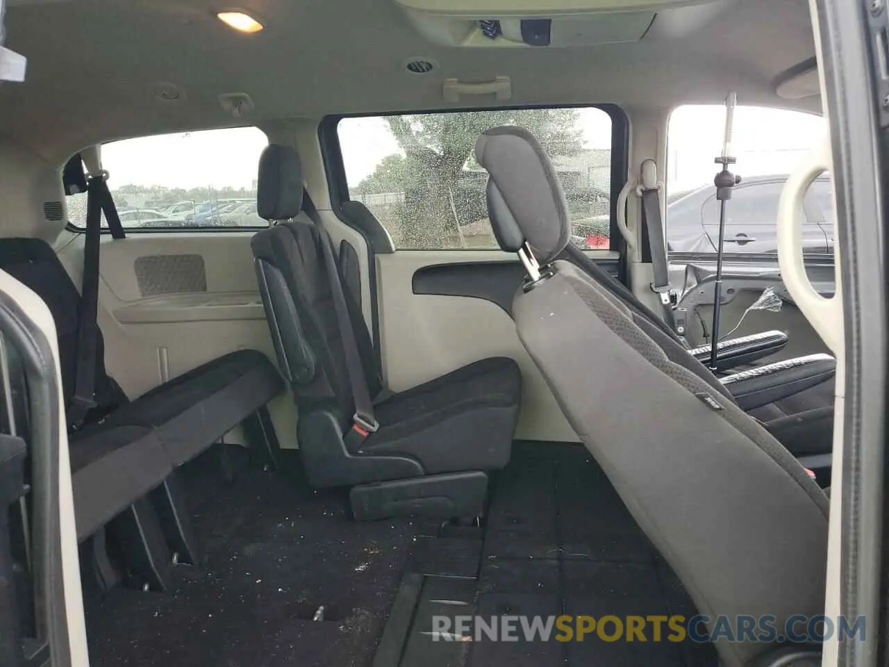 11 Photograph of a damaged car 2C4RDGBG2KR639469 DODGE CARAVAN 2019