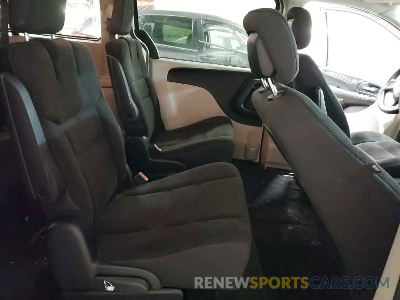 11 Photograph of a damaged car 2C4RDGBG2KR792496 DODGE CARAVAN 2019