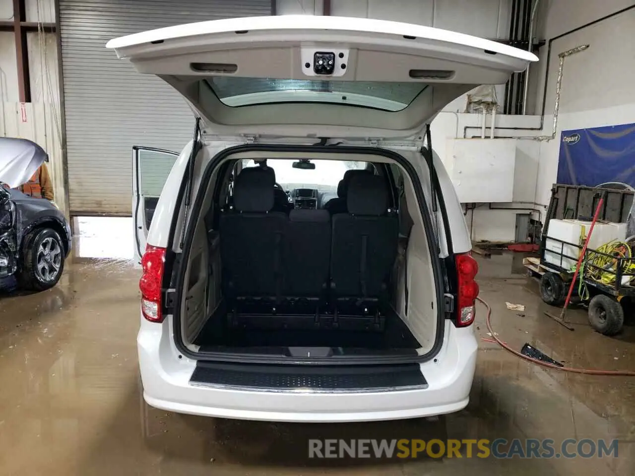 6 Photograph of a damaged car 2C4RDGBG2KR792496 DODGE CARAVAN 2019