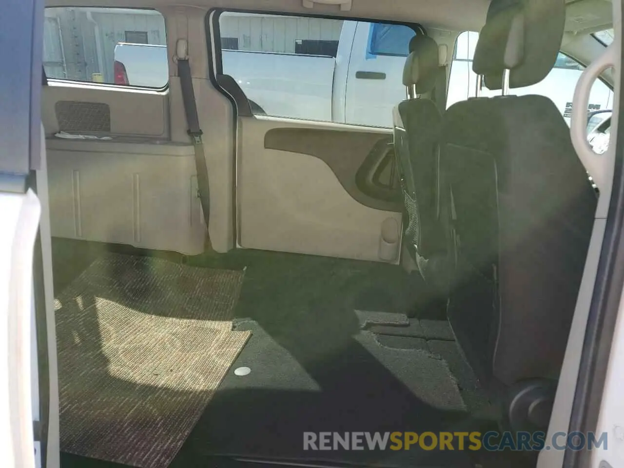 11 Photograph of a damaged car 2C4RDGBG2KR794670 DODGE CARAVAN 2019