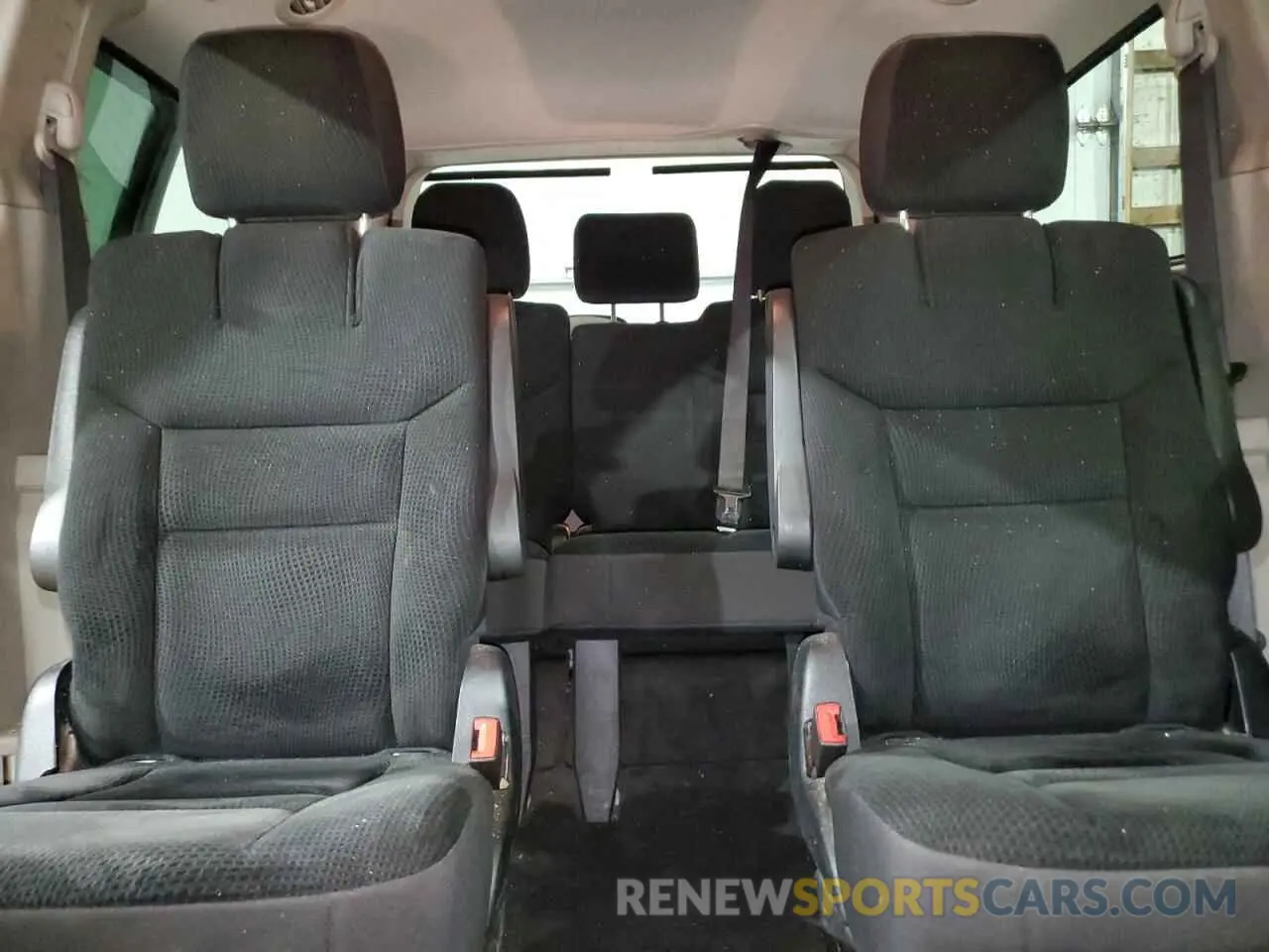 10 Photograph of a damaged car 2C4RDGBG2KR798668 DODGE CARAVAN 2019