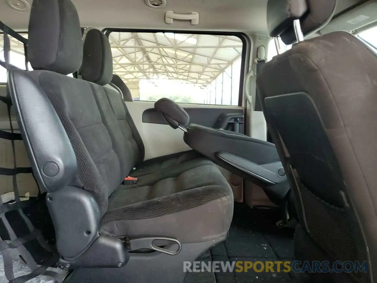 11 Photograph of a damaged car 2C4RDGBG3KR509457 DODGE CARAVAN 2019