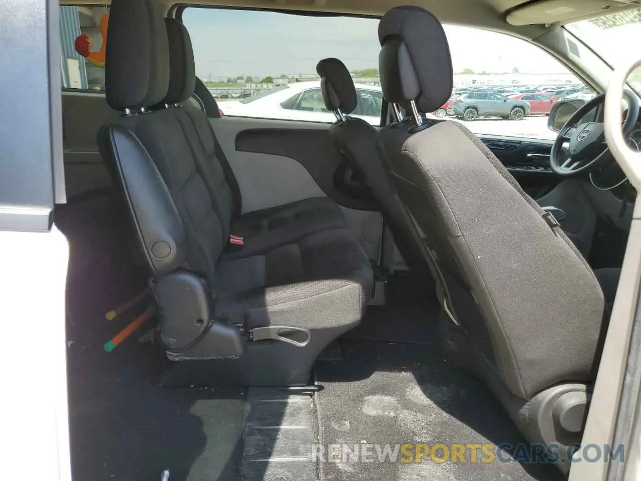 11 Photograph of a damaged car 2C4RDGBG3KR701364 DODGE CARAVAN 2019