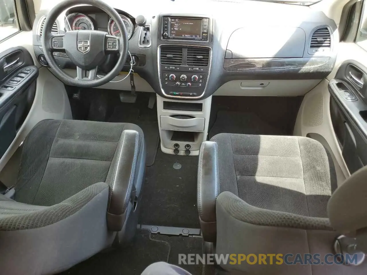 8 Photograph of a damaged car 2C4RDGBG3KR701364 DODGE CARAVAN 2019