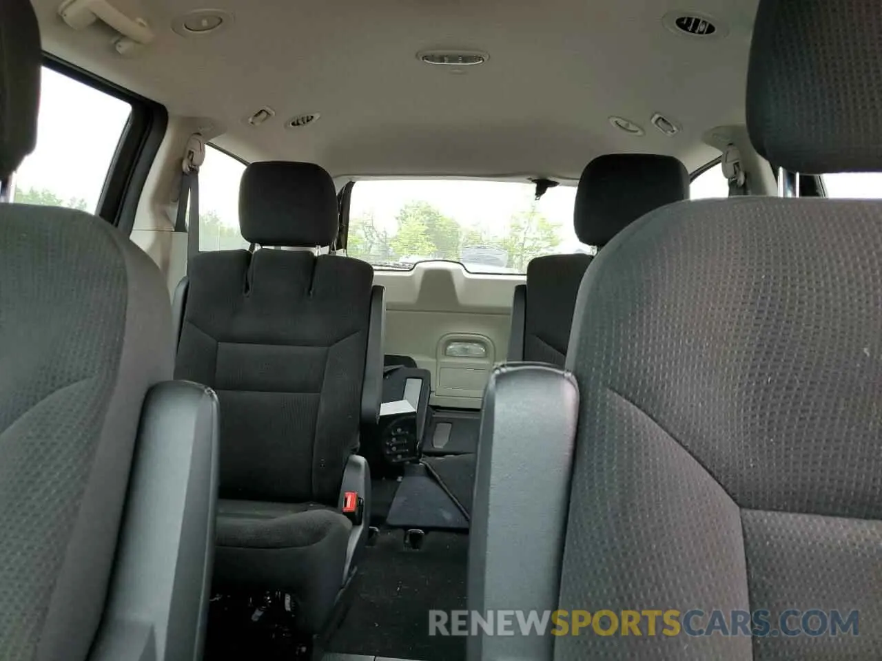 10 Photograph of a damaged car 2C4RDGBG3KR754792 DODGE CARAVAN 2019