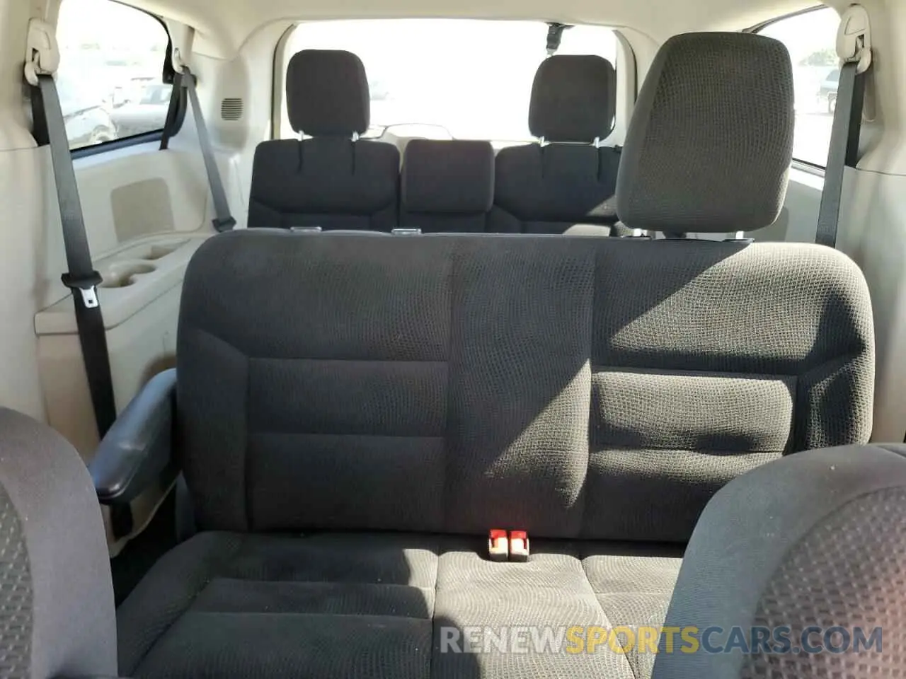 10 Photograph of a damaged car 2C4RDGBG3KR798999 DODGE CARAVAN 2019