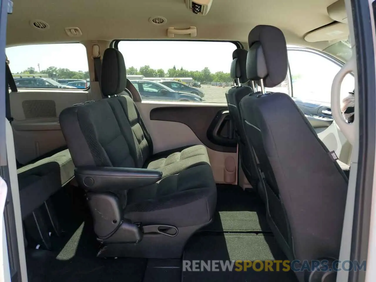 11 Photograph of a damaged car 2C4RDGBG3KR798999 DODGE CARAVAN 2019