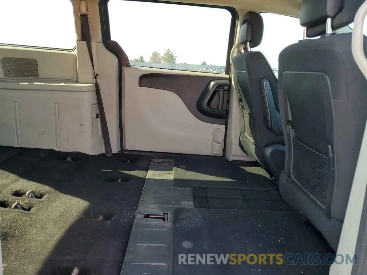 11 Photograph of a damaged car 2C4RDGBG4KR656919 DODGE CARAVAN 2019
