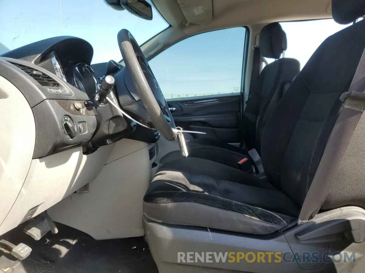 7 Photograph of a damaged car 2C4RDGBG4KR656919 DODGE CARAVAN 2019