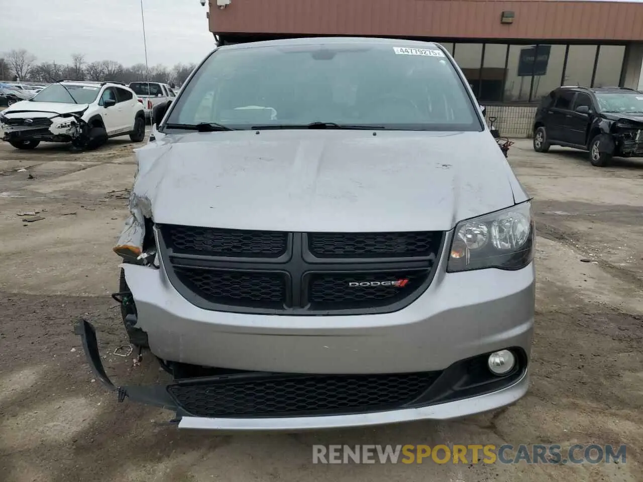 5 Photograph of a damaged car 2C4RDGBG5KR540760 DODGE CARAVAN 2019