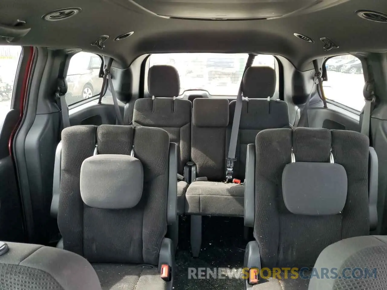 10 Photograph of a damaged car 2C4RDGBG5KR624495 DODGE CARAVAN 2019