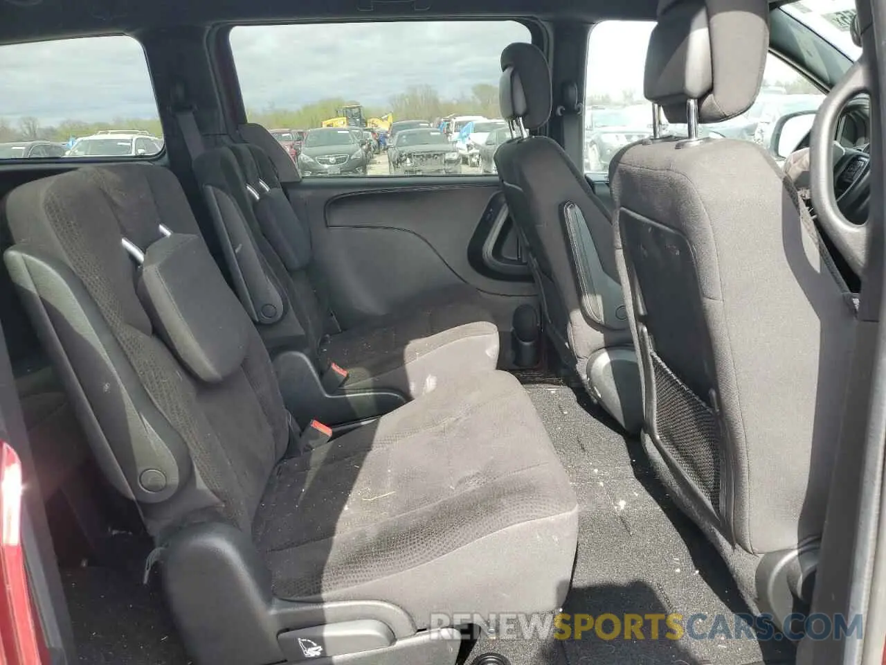 12 Photograph of a damaged car 2C4RDGBG5KR624495 DODGE CARAVAN 2019