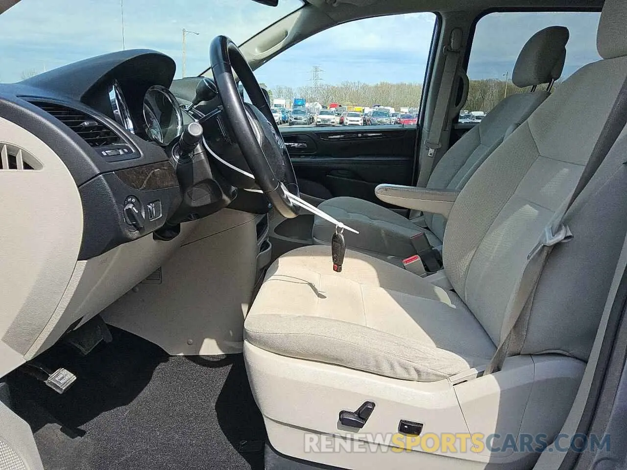 7 Photograph of a damaged car 2C4RDGBG5KR637117 DODGE CARAVAN 2019