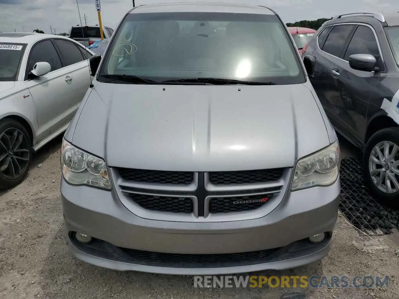 5 Photograph of a damaged car 2C4RDGBG5KR780391 DODGE CARAVAN 2019