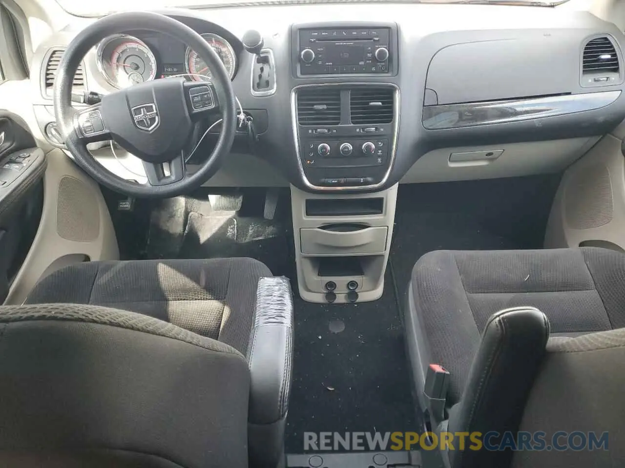 8 Photograph of a damaged car 2C4RDGBG5KR784652 DODGE CARAVAN 2019