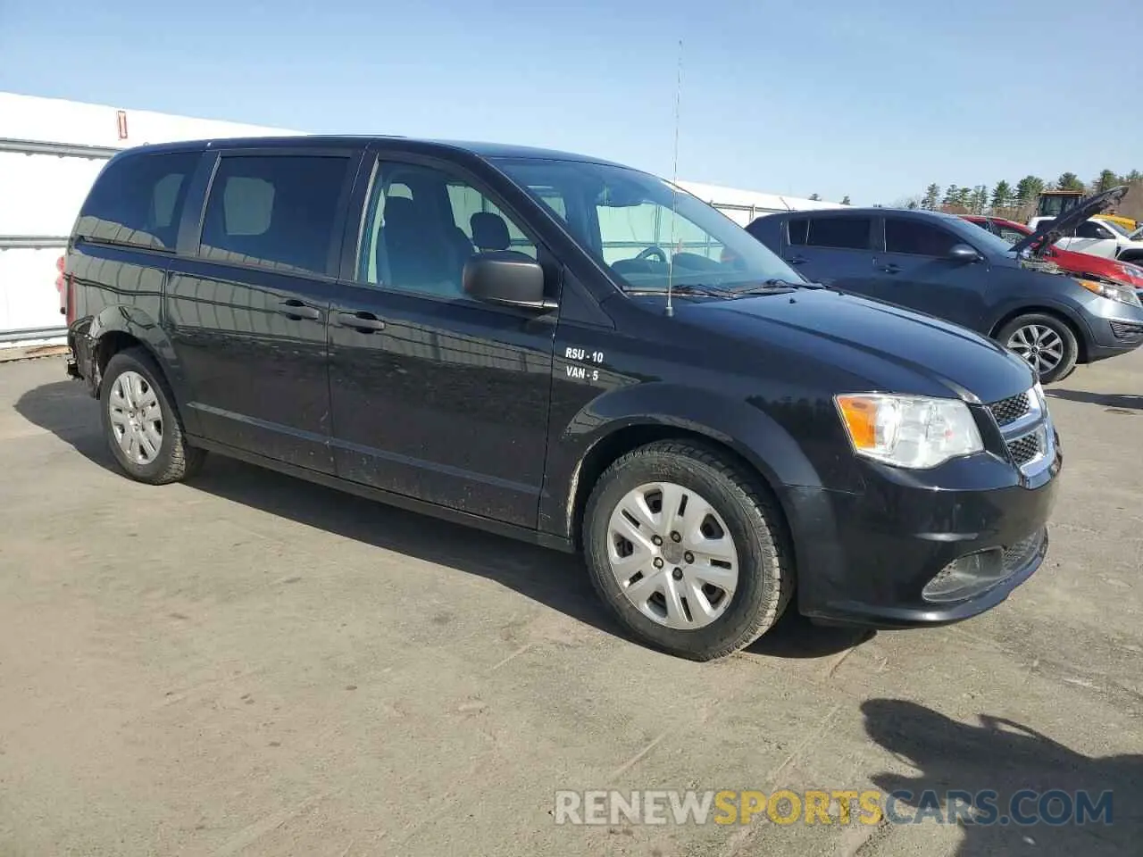 4 Photograph of a damaged car 2C4RDGBG5KR797207 DODGE CARAVAN 2019