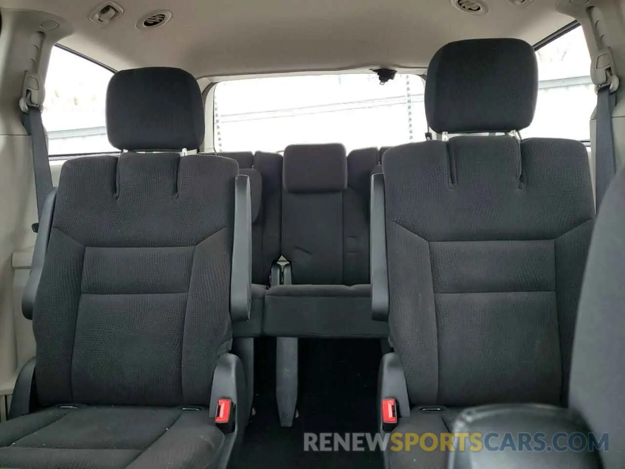 10 Photograph of a damaged car 2C4RDGBG6KR501692 DODGE CARAVAN 2019