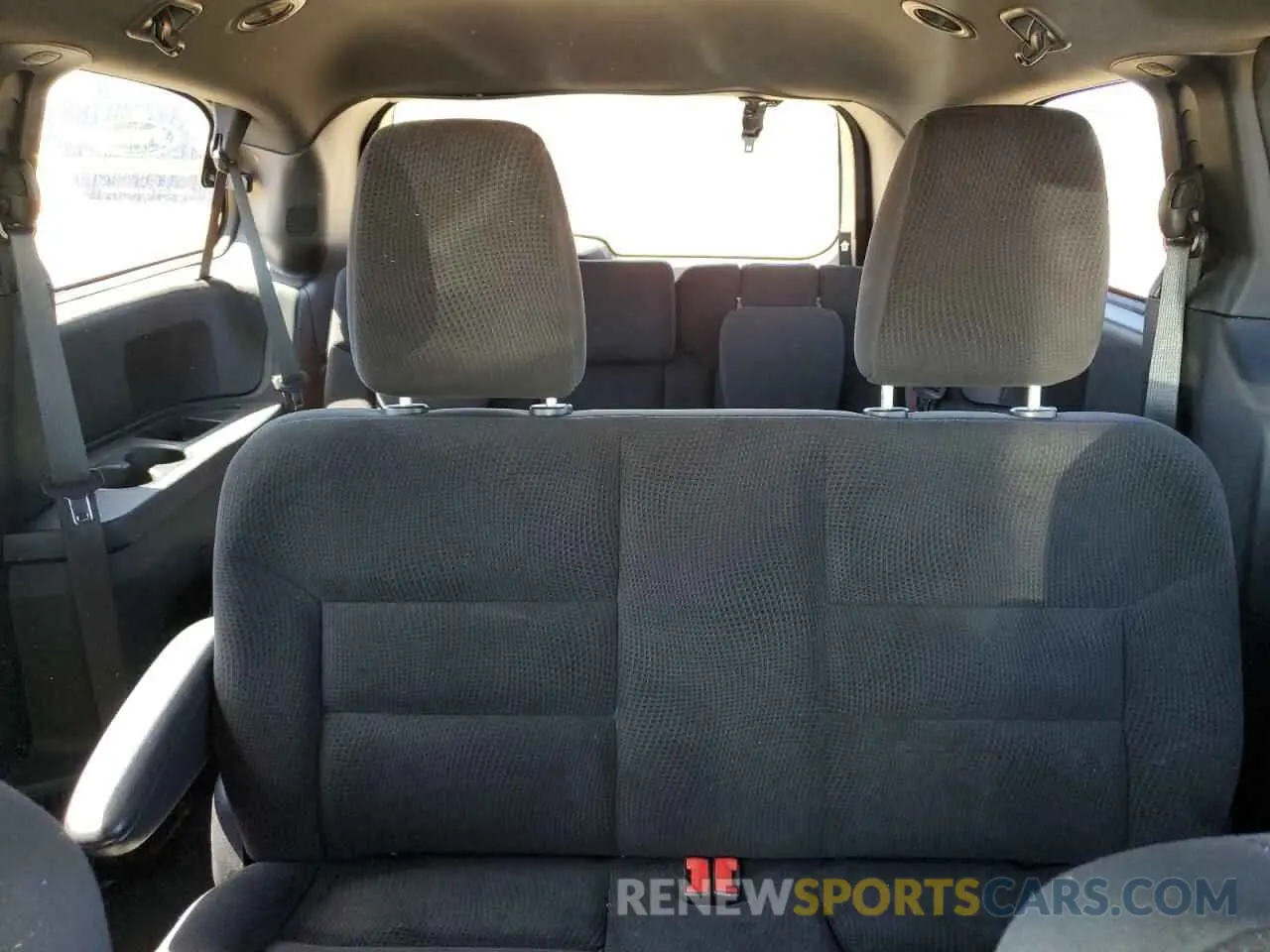 10 Photograph of a damaged car 2C4RDGBG6KR502681 DODGE CARAVAN 2019