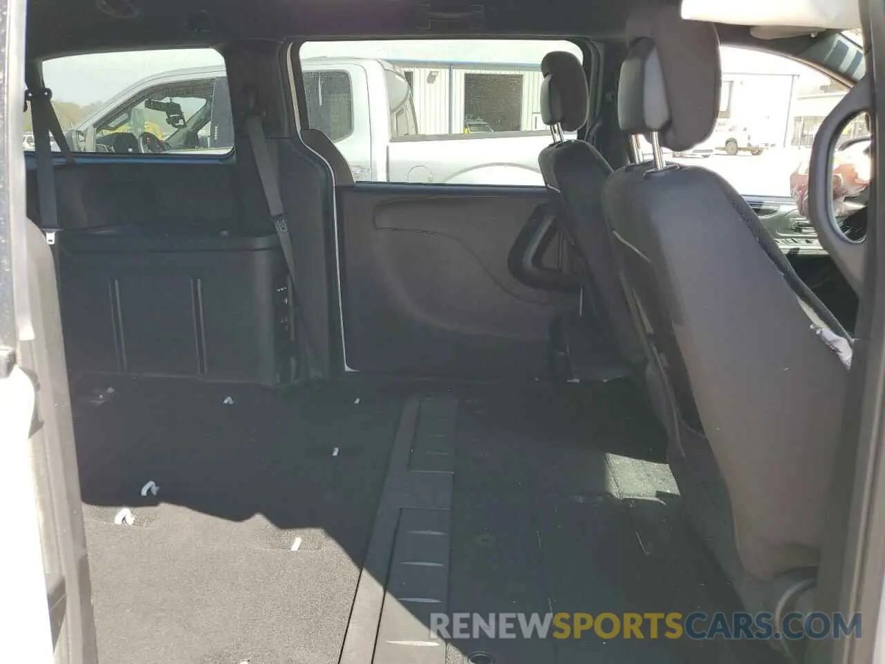 10 Photograph of a damaged car 2C4RDGBG6KR503524 DODGE CARAVAN 2019