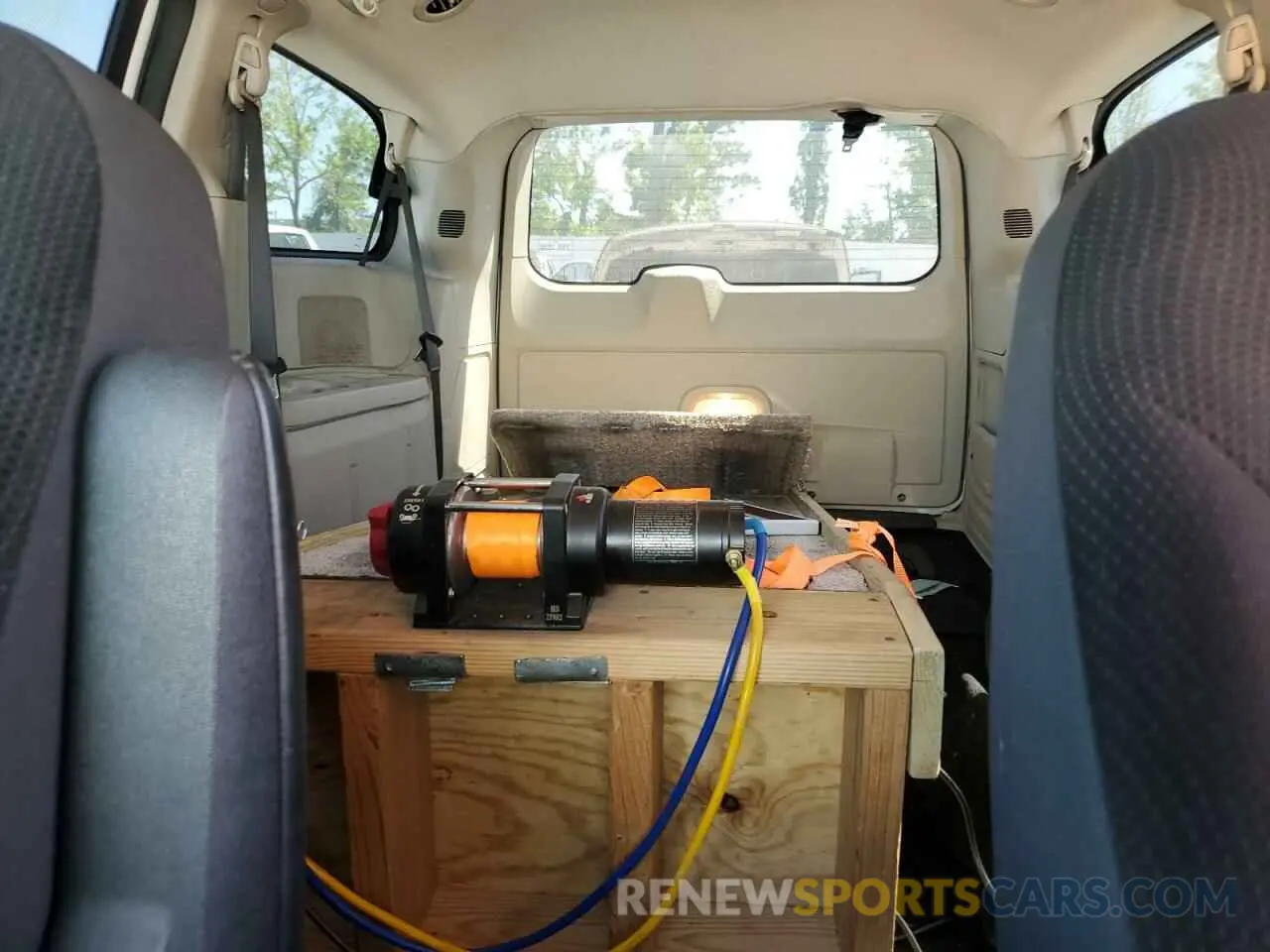 10 Photograph of a damaged car 2C4RDGBG6KR527273 DODGE CARAVAN 2019