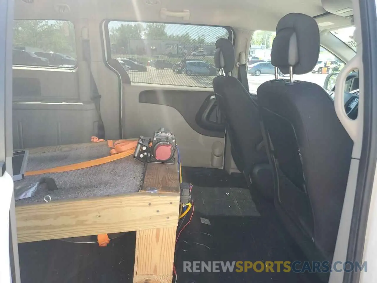 11 Photograph of a damaged car 2C4RDGBG6KR527273 DODGE CARAVAN 2019