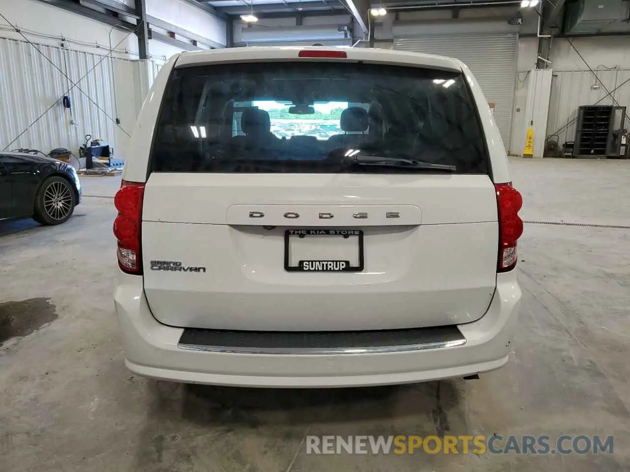 6 Photograph of a damaged car 2C4RDGBG6KR527273 DODGE CARAVAN 2019