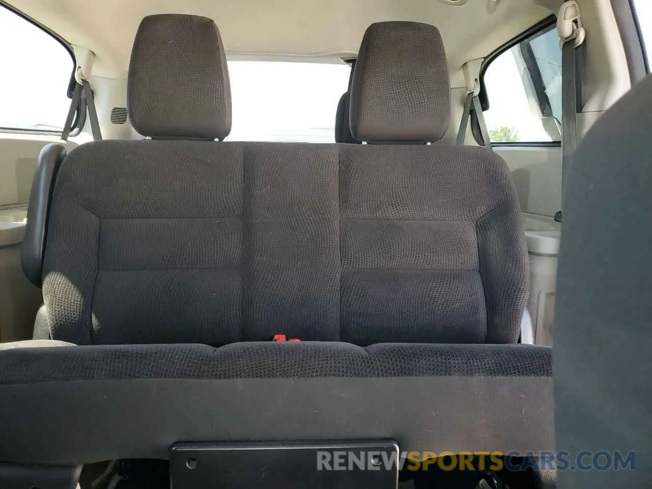 10 Photograph of a damaged car 2C4RDGBG6KR527953 DODGE CARAVAN 2019