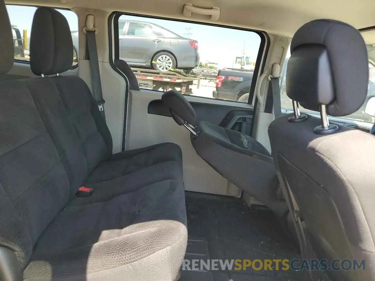 11 Photograph of a damaged car 2C4RDGBG6KR527953 DODGE CARAVAN 2019